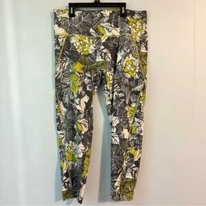 Natori‎ Gray and Green Floral Leggings new size XL.